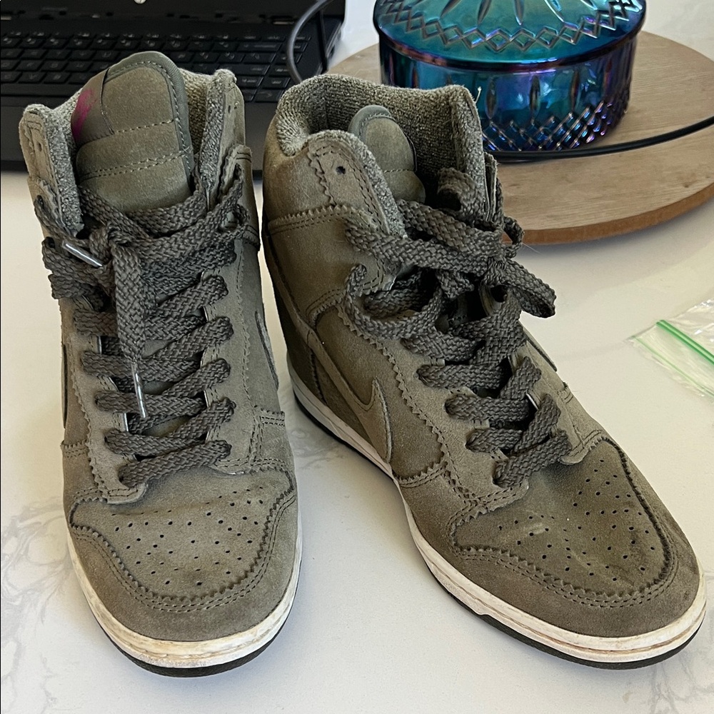 Nike Olive Green High-Top healed Sneakers